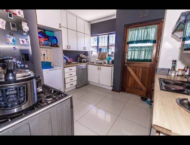 3 BEDROOM PROPERTY TO RENT IN TABLE VIEW